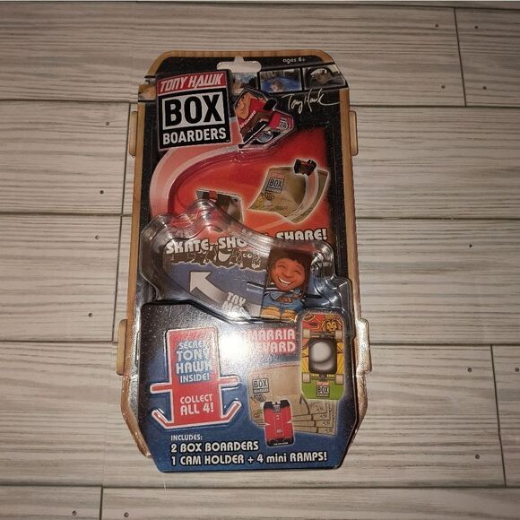 Tony Hawk Box Boarders Samarria Brevard Fingerboard Skateboard 2018 w Ramps New - Picture 7 of 8